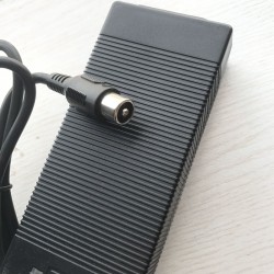  Carregador Para Hoverboard/ Bicicleta Elétrica/ Scooter De 24v ( Volts ) 2A ( Amperes ) 48W ( Watts )