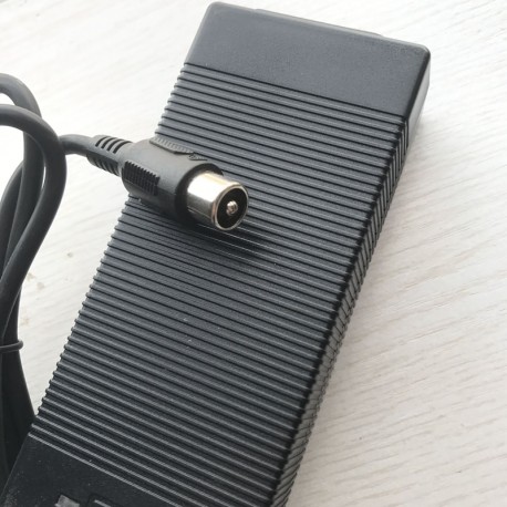  Carregador Para Hoverboard/ Bicicleta Elétrica/ Scooter De 24v ( Volts ) 2A ( Amperes ) 48W ( Watts )