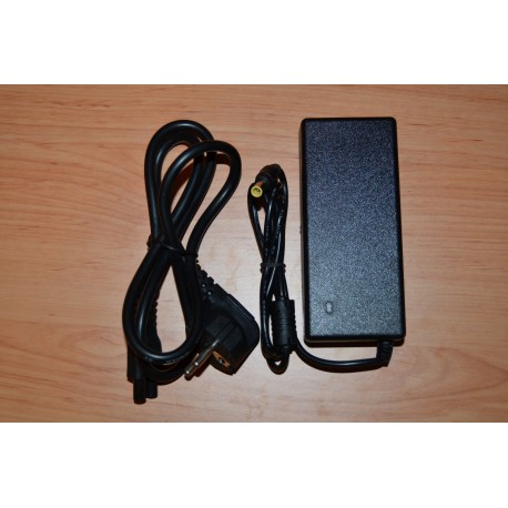 Carregador para portátil Sony Vaio 19.5V ( Volts ) e 4.7A ( Amperes ) e 90W ( Watts )   + Cabo