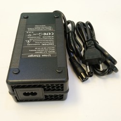 Carregador para Bicicleta El&eacute;trica/E-bike/ Trotinete de 58.8V 3A