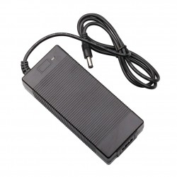 Carregador Para Hoverboard/Scooter/Bicicleta El&eacute;ctrica de 58.8V (Volts) 1.5A (Amperes) 88,2W (Watts)